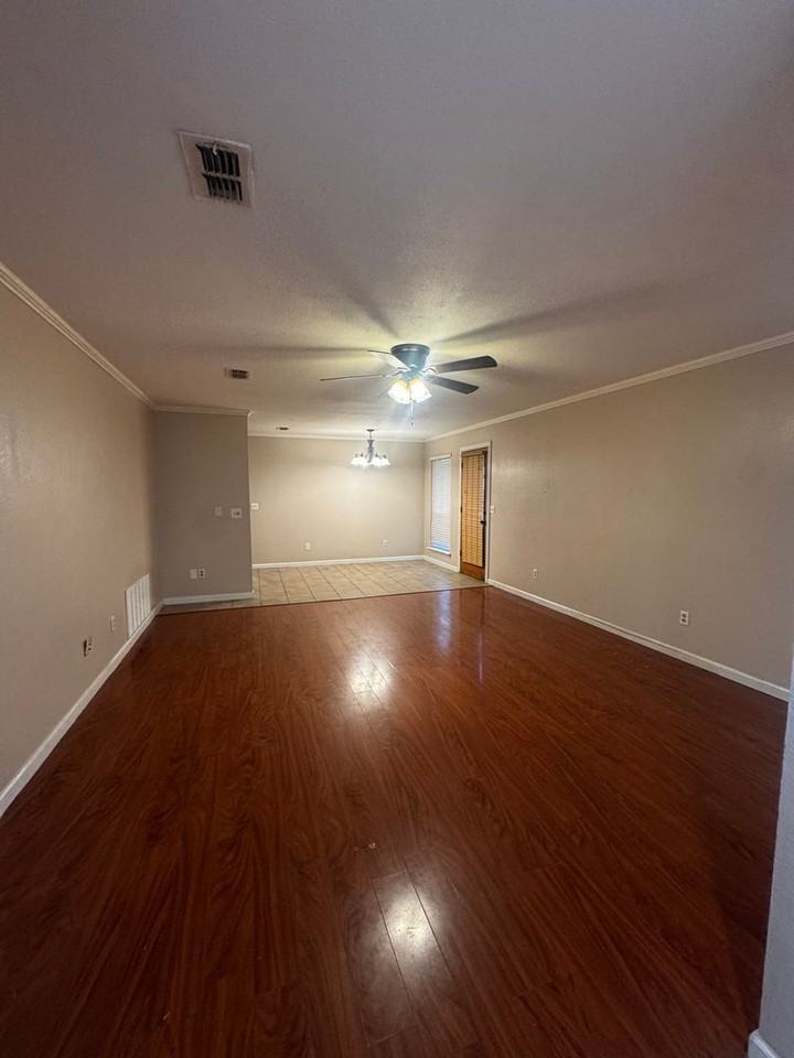 7009 Benwood Sq - Photo 6 of 18