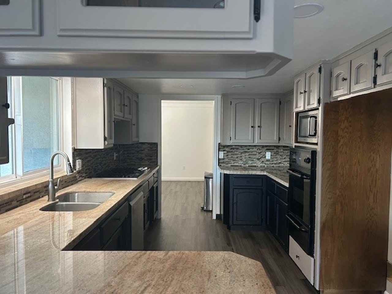 9400 Hemingway Pl - Photo 3 of 7