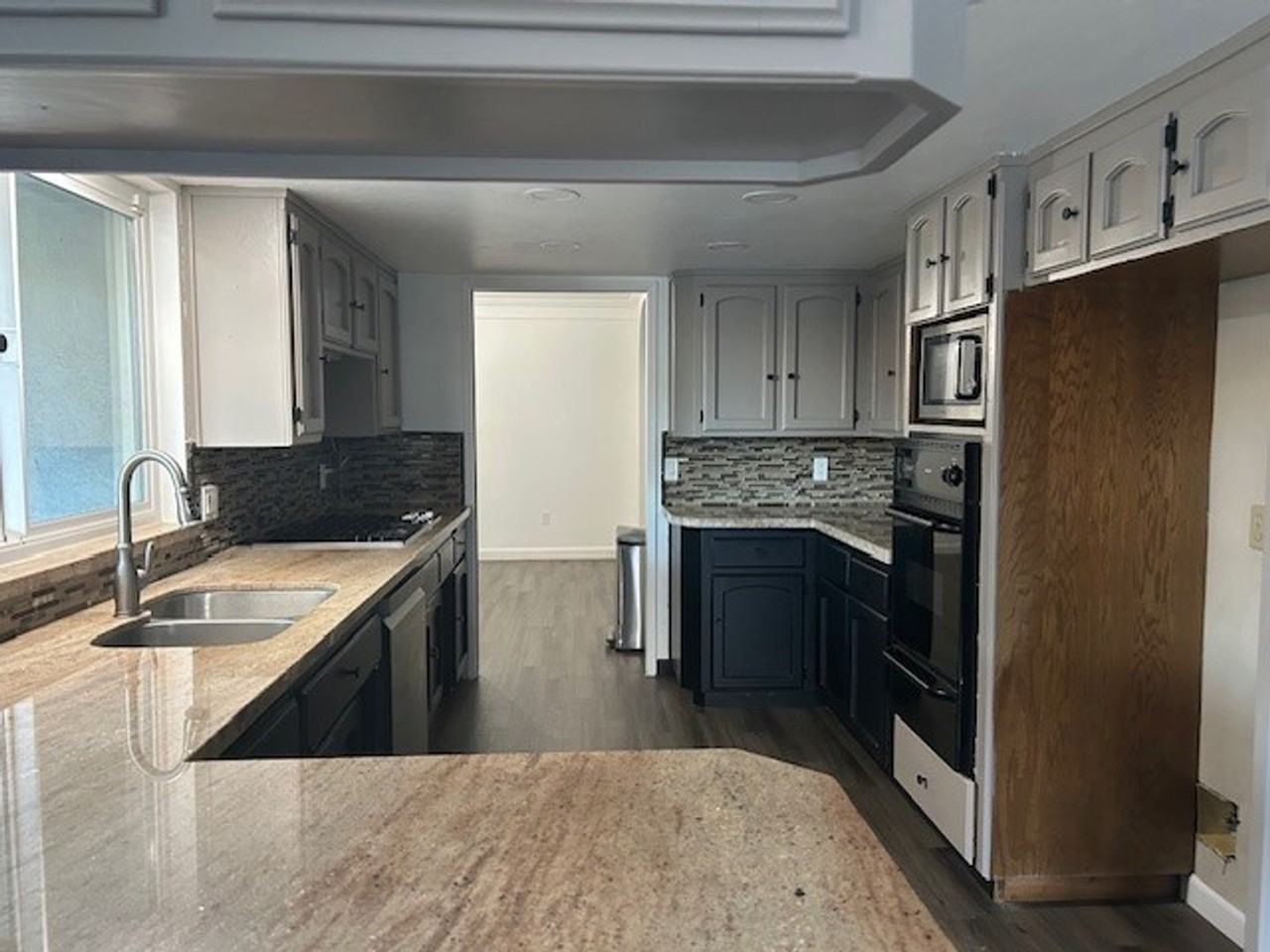 9400 Hemingway Pl - Photo 4 of 7