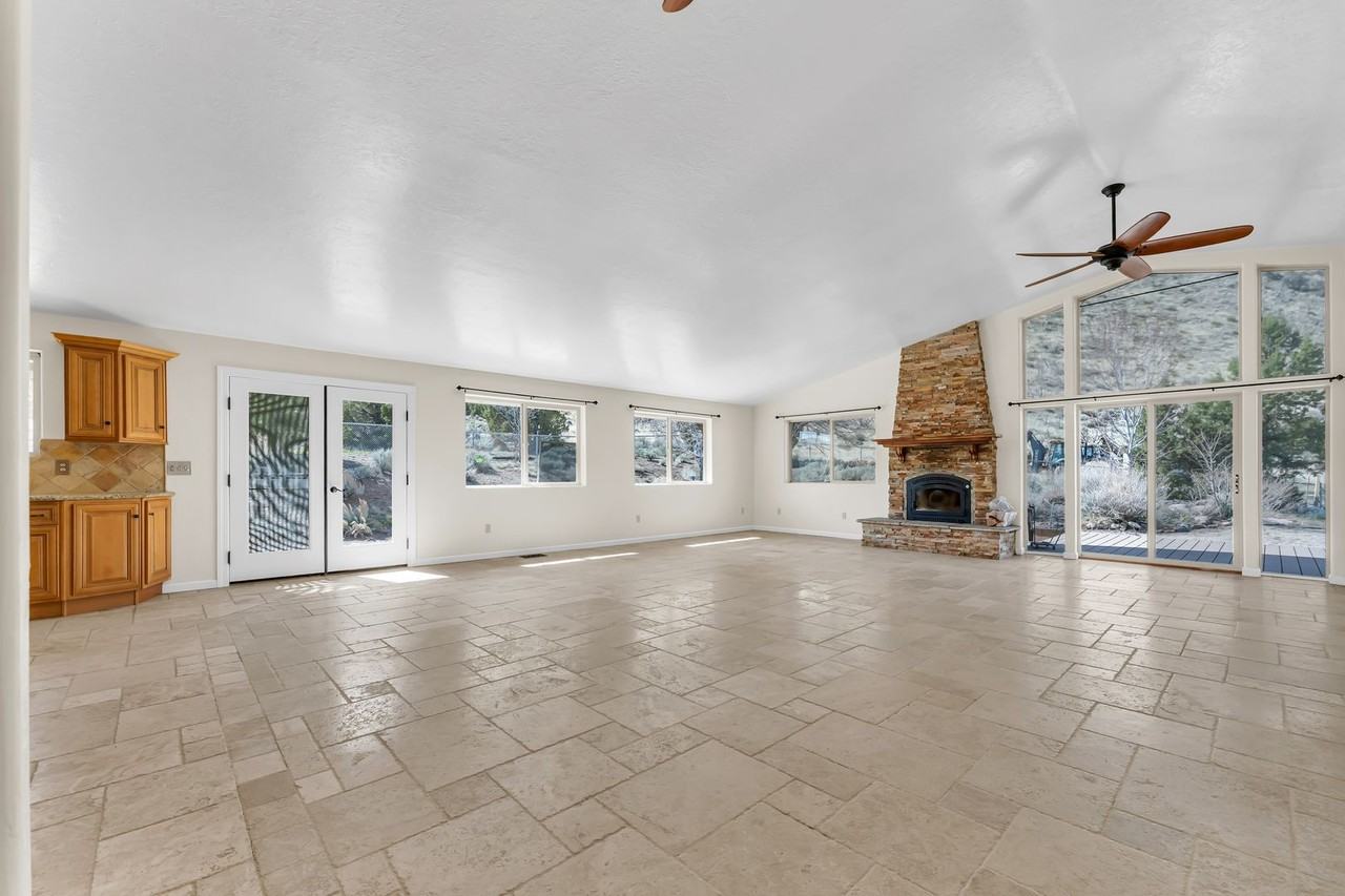 155 Pioche Rd - Photo 5 of 47