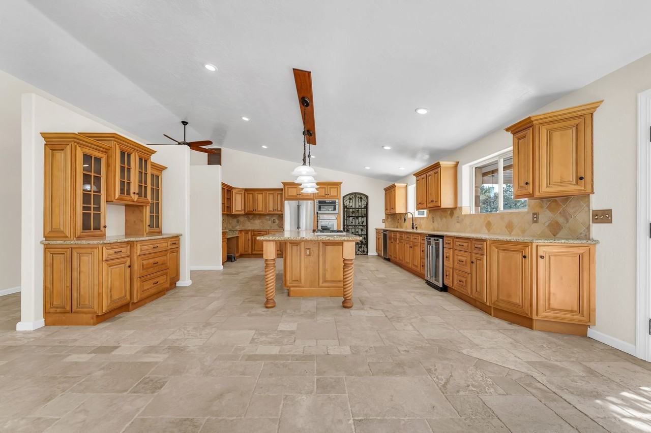 155 Pioche Rd - Photo 7 of 47