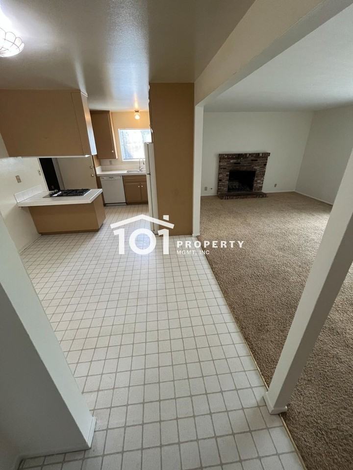 245 Santa Barbara Shores Dr - Photo 3 of 33