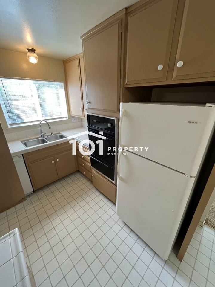 245 Santa Barbara Shores Dr - Photo 7 of 33