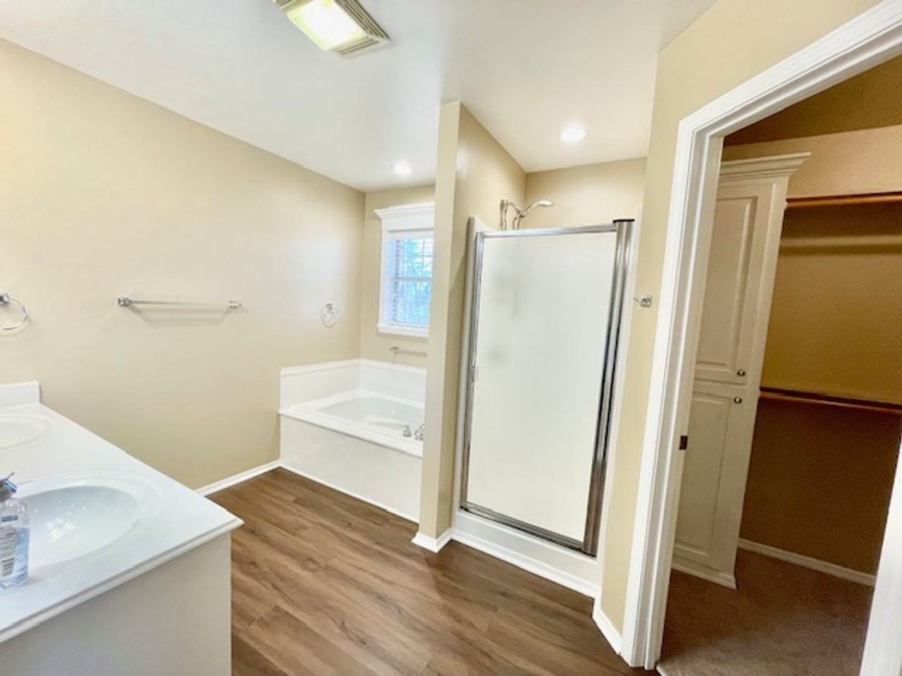 406 Lavita Dr - Photo 5 of 9