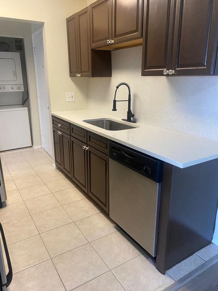 1695 Lee Rd - Photo 6 of 17