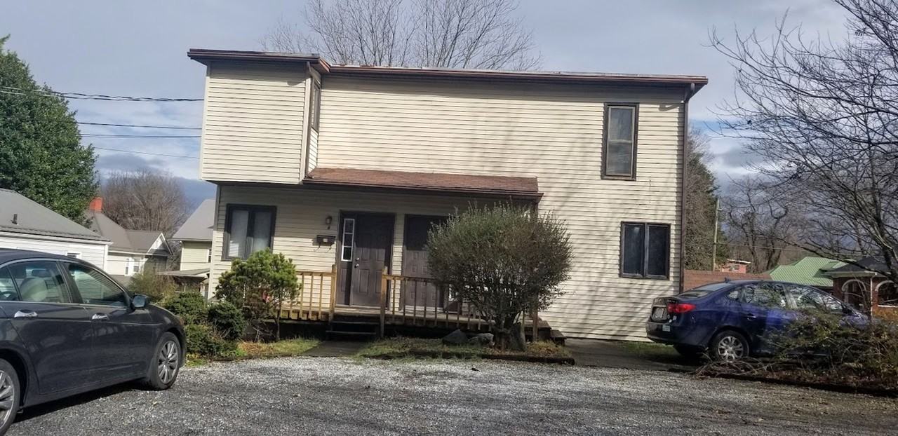 1010 Buffalo St #3 - Photo 3 of 24