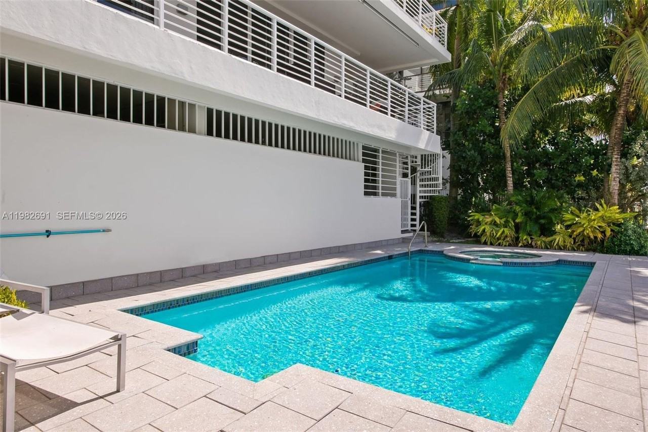 151 Isle Of Venice Dr Apt 2a