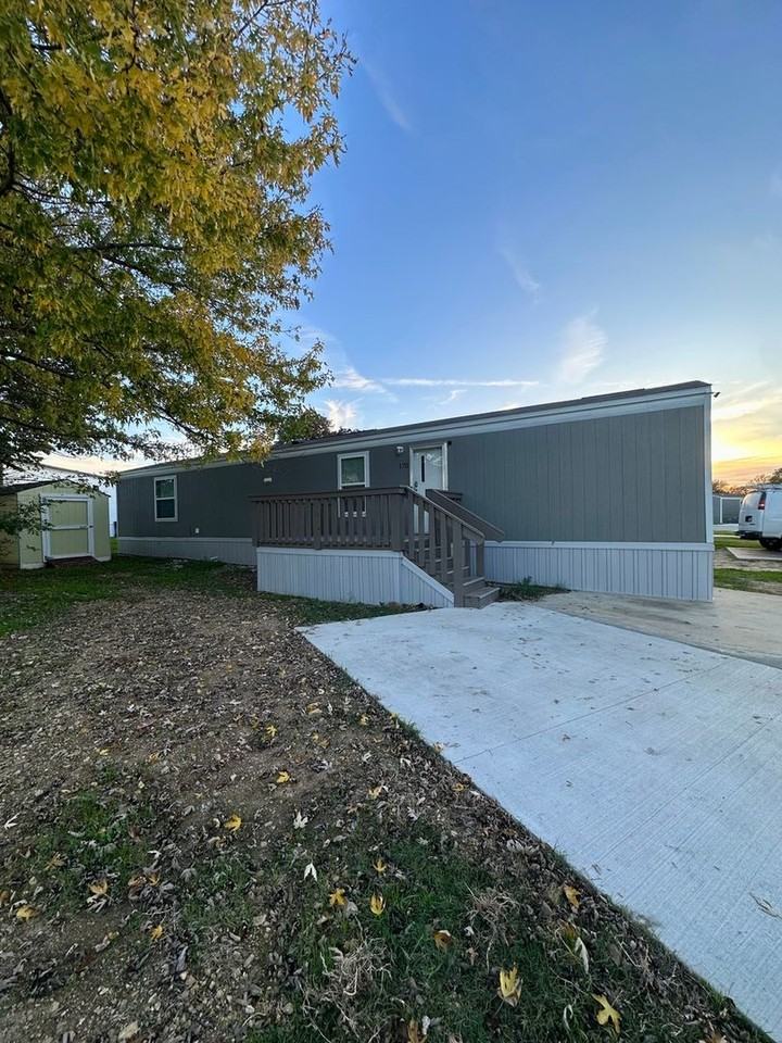 2800 Fort Worth Dr - Photo 3 of 13