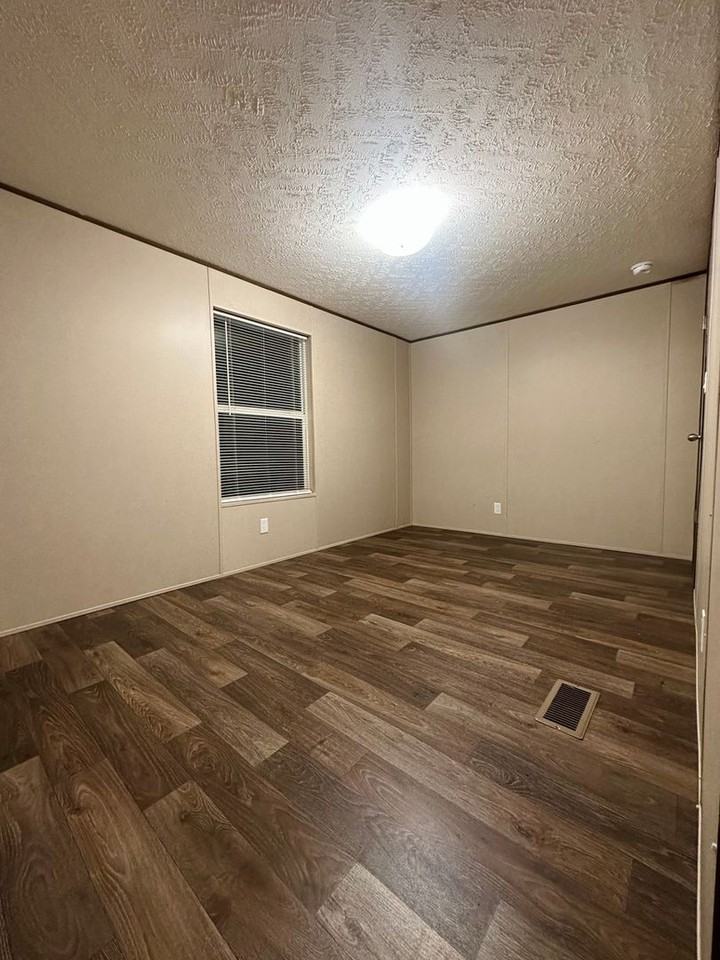 2800 Fort Worth Dr - Photo 5 of 13