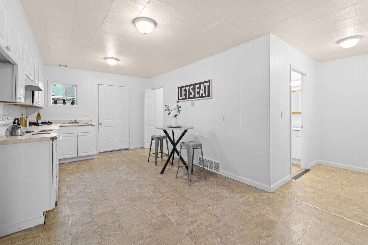 420 E Sanson Ave - Photo 7 of 29