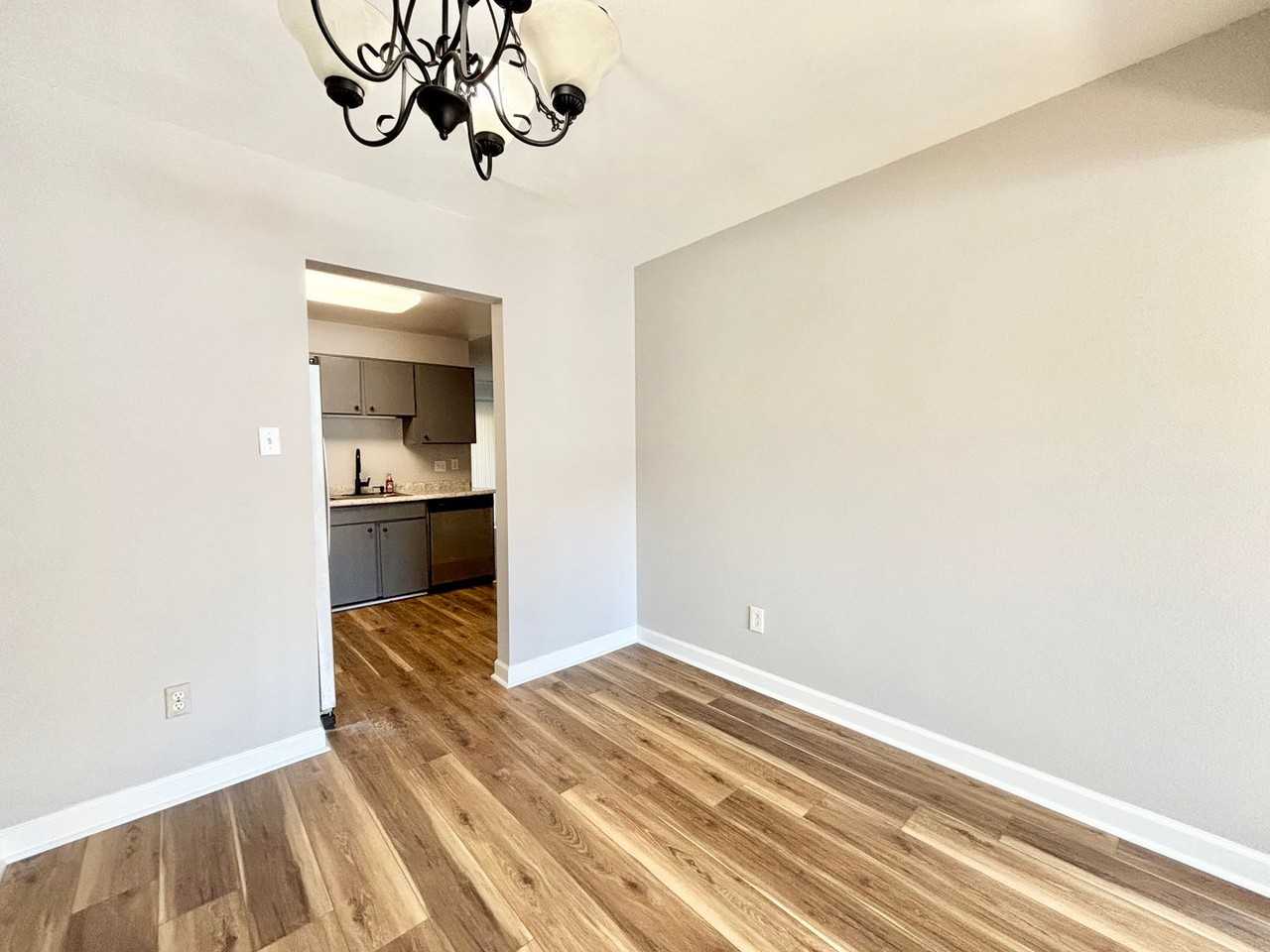 1430 Sierra Dr - Photo 4 of 21