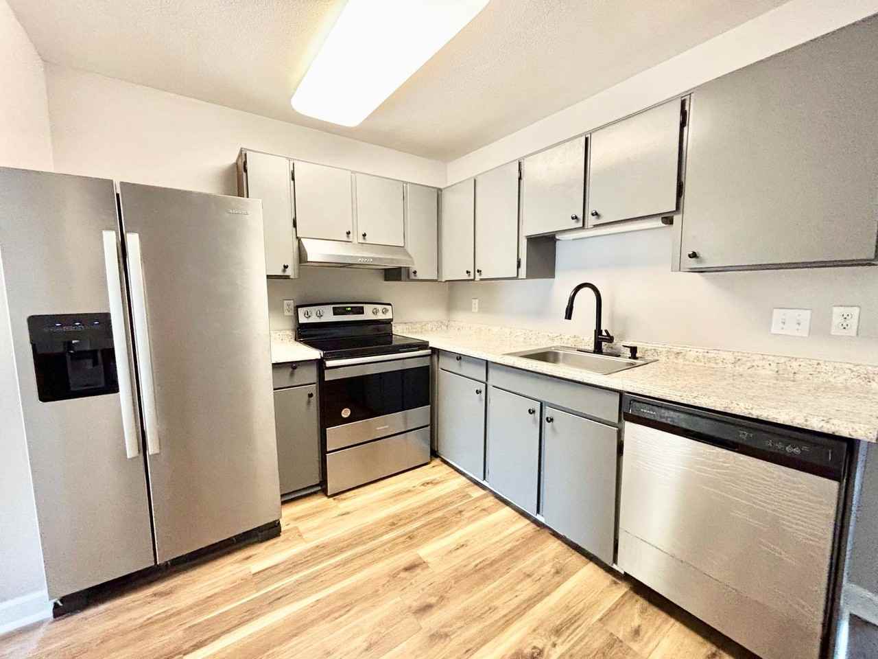 1430 Sierra Dr - Photo 5 of 21