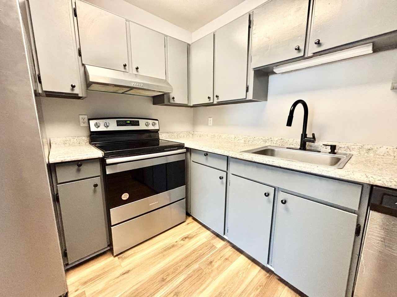 1430 Sierra Dr - Photo 6 of 21