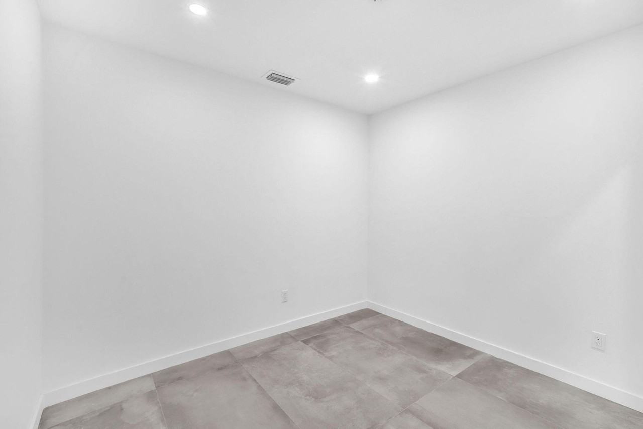 2460 Sw 58th Mnr - Photo 5 of 12