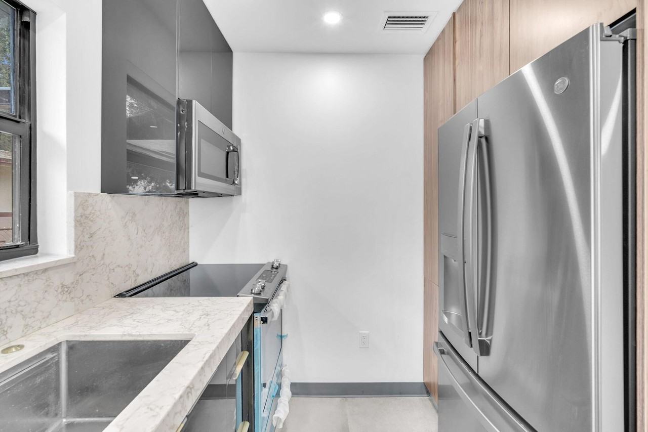 2460 Sw 58th Mnr - Photo 7 of 12