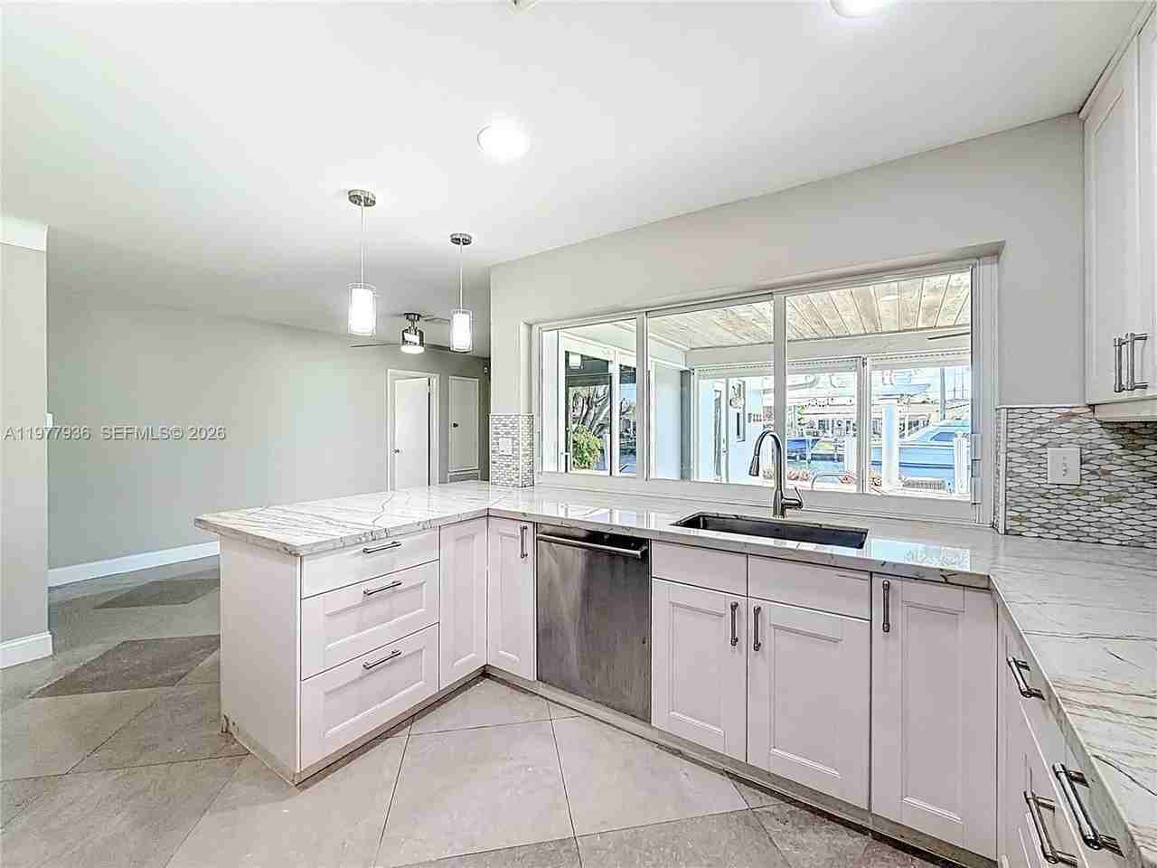 2770 Ne 8th Ct - Photo 4 of 30