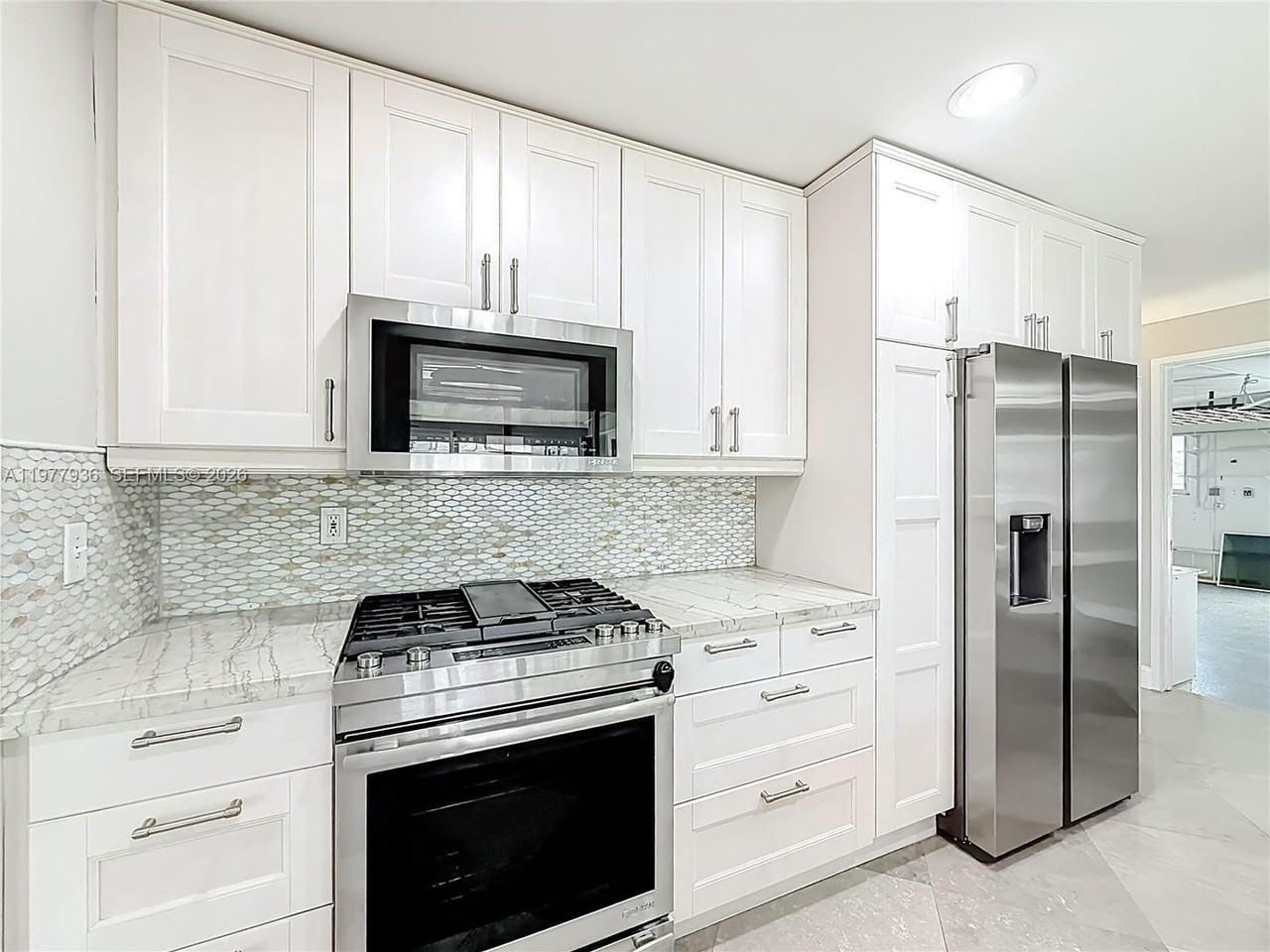 2770 Ne 8th Ct - Photo 5 of 30