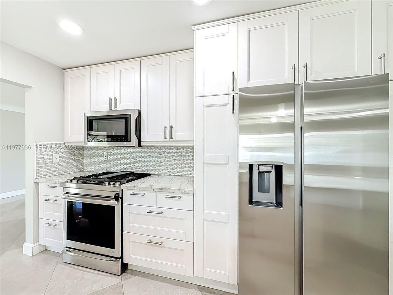 2770 Ne 8th Ct - Photo 6 of 30