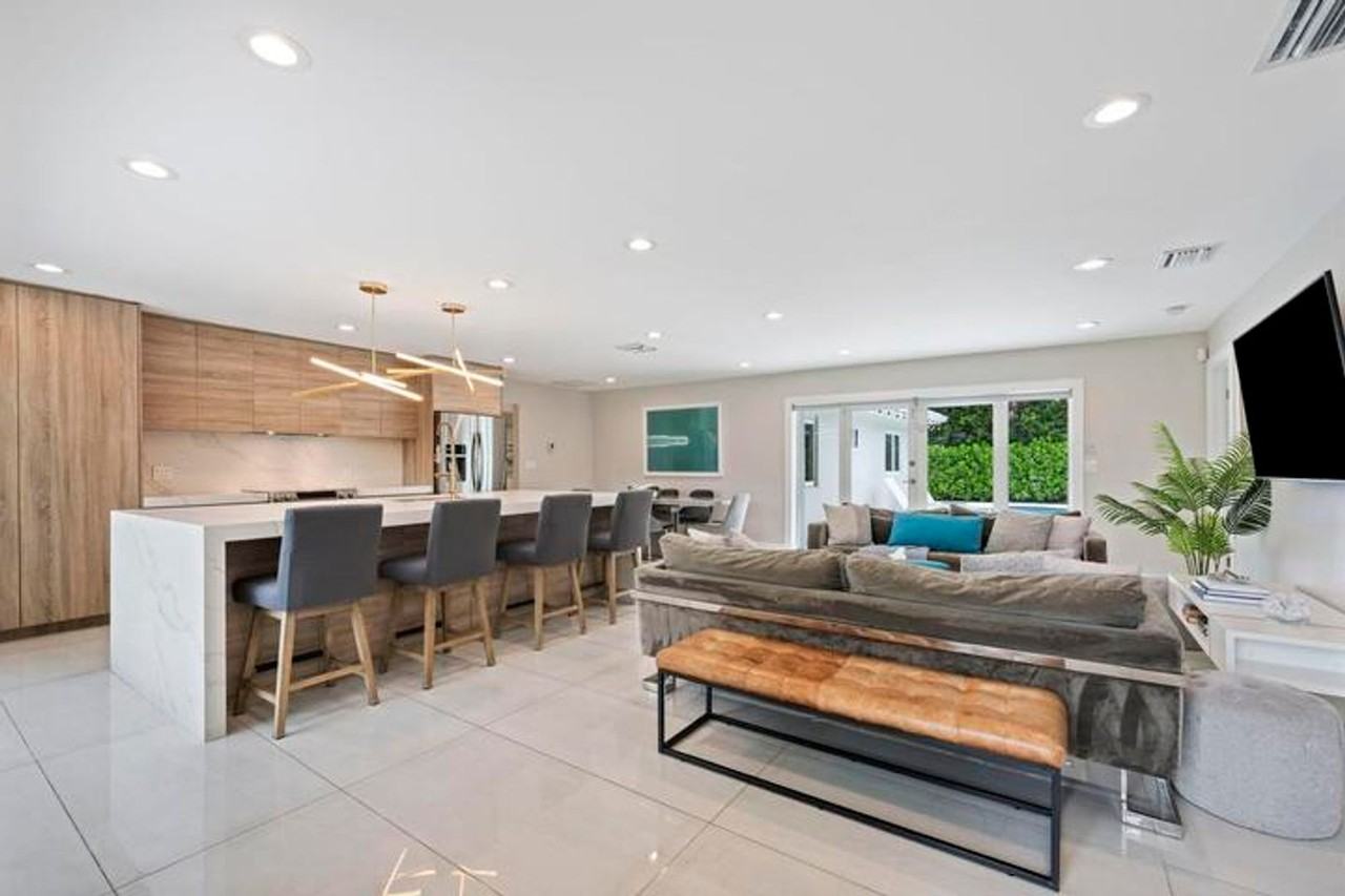2112 Ne 32nd Ave - Photo 4 of 23