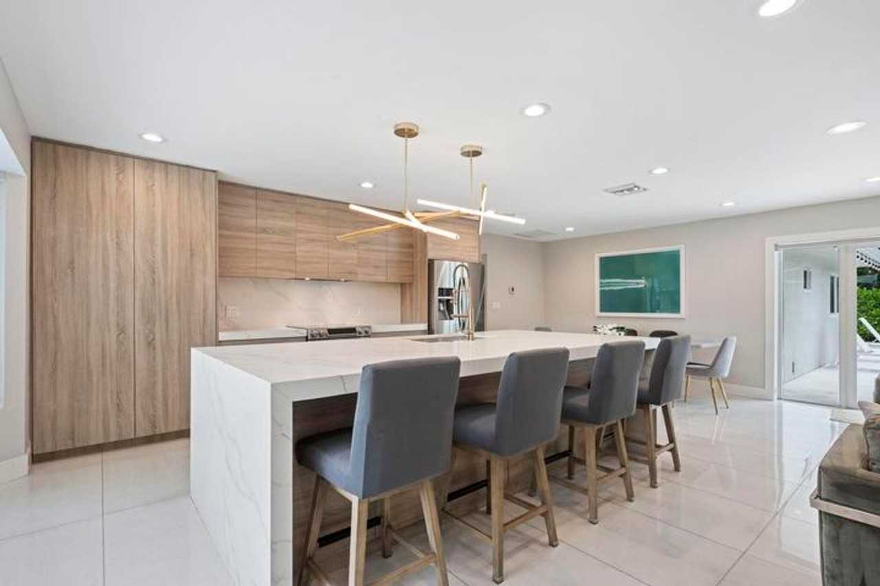 2112 Ne 32nd Ave - Photo 5 of 23