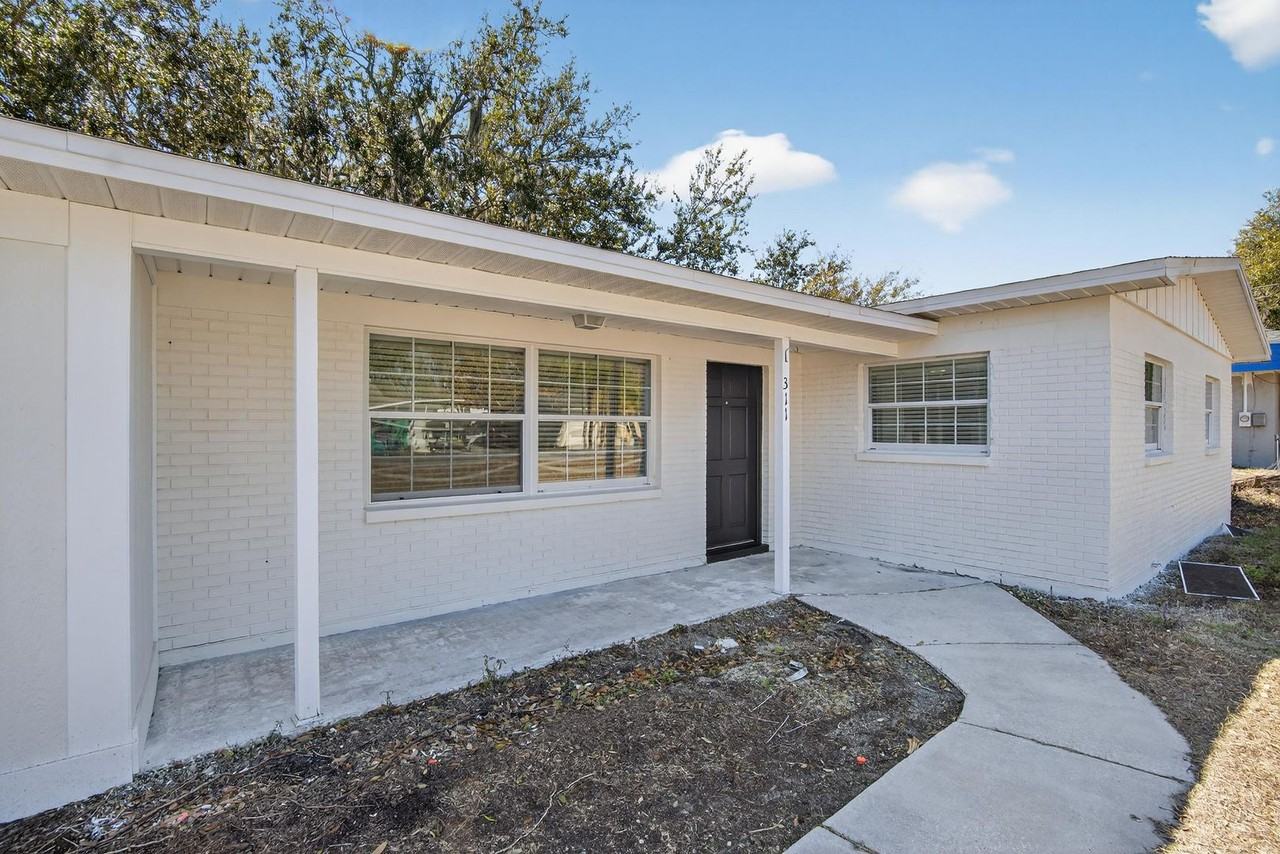 311 Ne 5th St - Photo 3 of 50