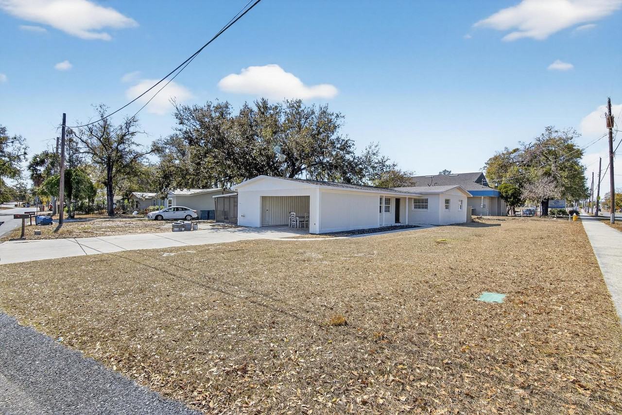 311 Ne 5th St - Photo 4 of 50