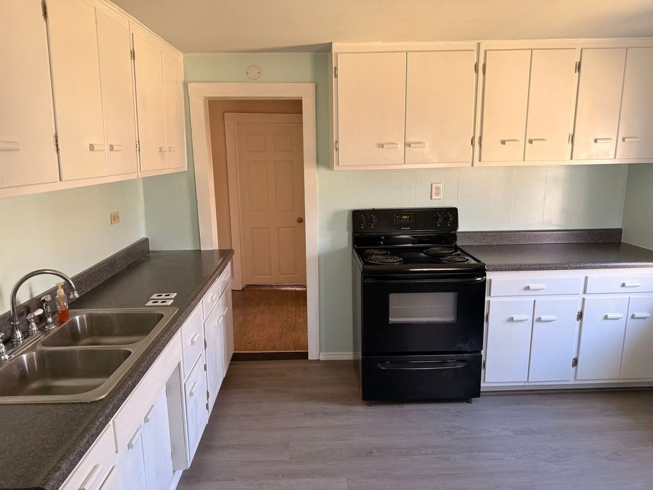 Vondera Ave - Photo 5 of 9