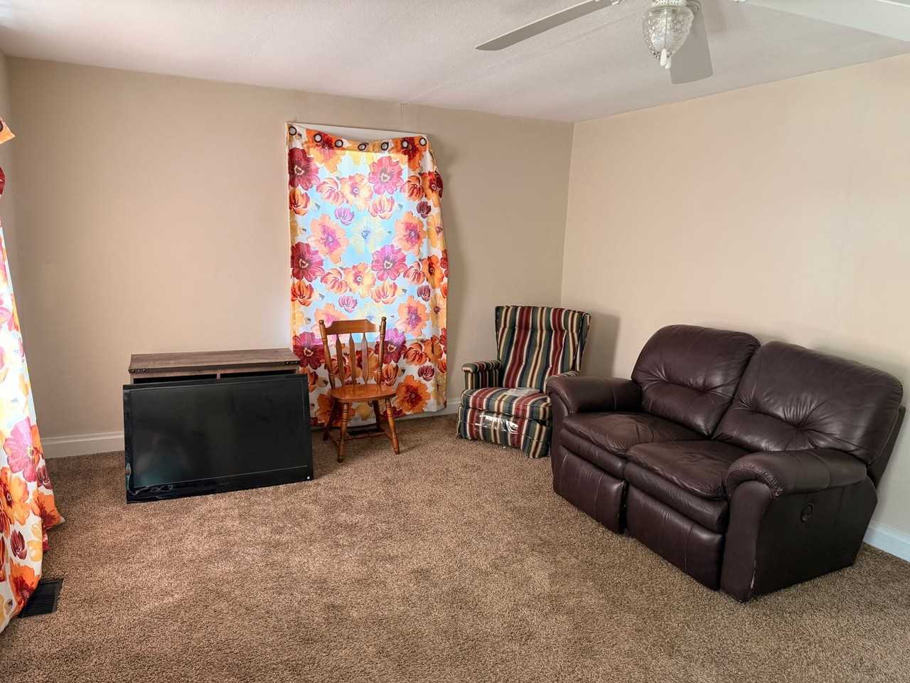 Vondera Ave - Photo 7 of 9