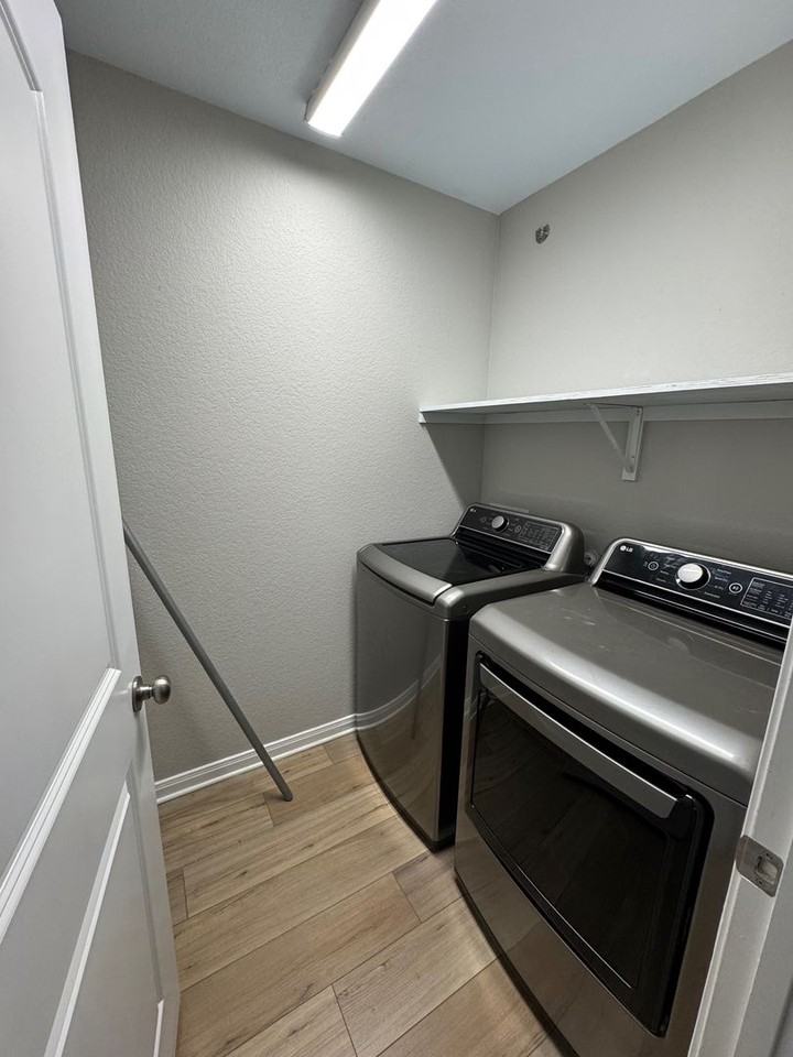 399 Hadley St - Photo 5 of 16