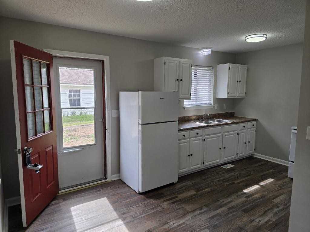 301 N Broad St - Photo 6 of 18