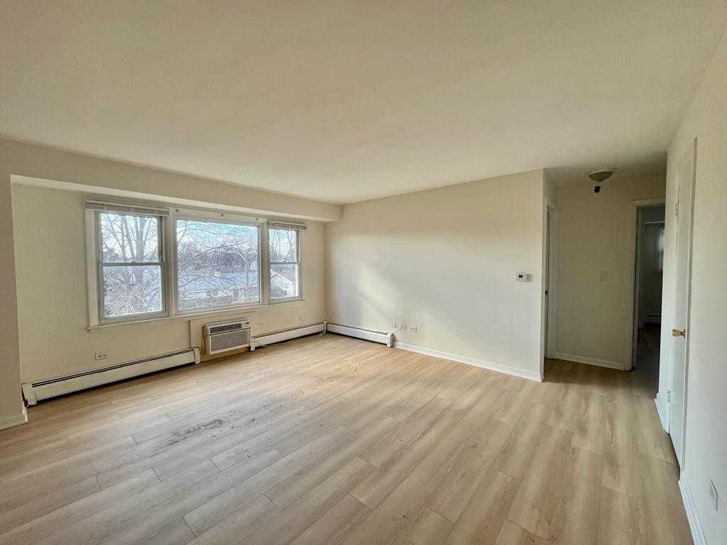 5811 Rose Ave - Photo 2 of 5