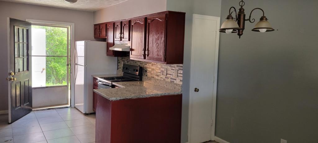 742 Still Lake Dr - Photo 2 of 9