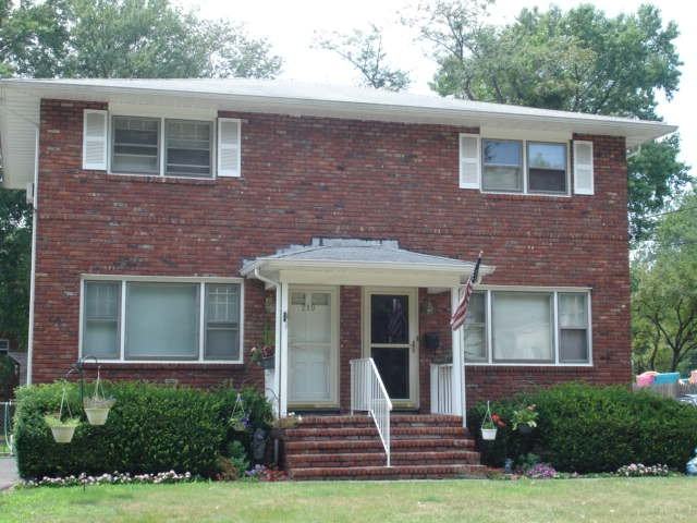 219 7th St - Photo 2 of 8