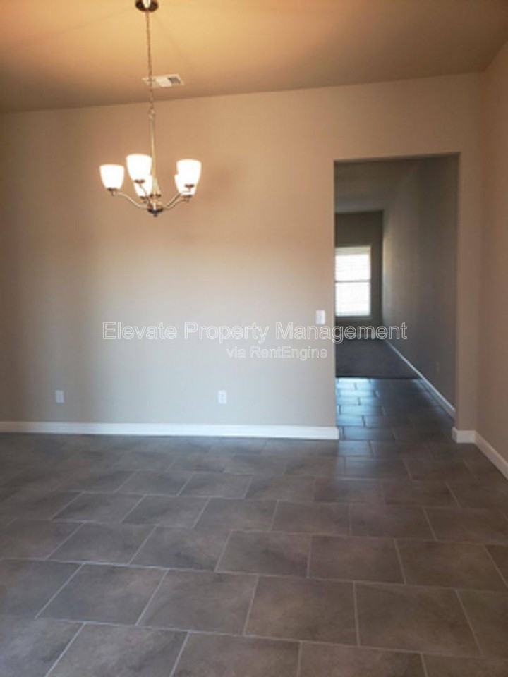 2209 Ailsa Rd - Photo 3 of 8