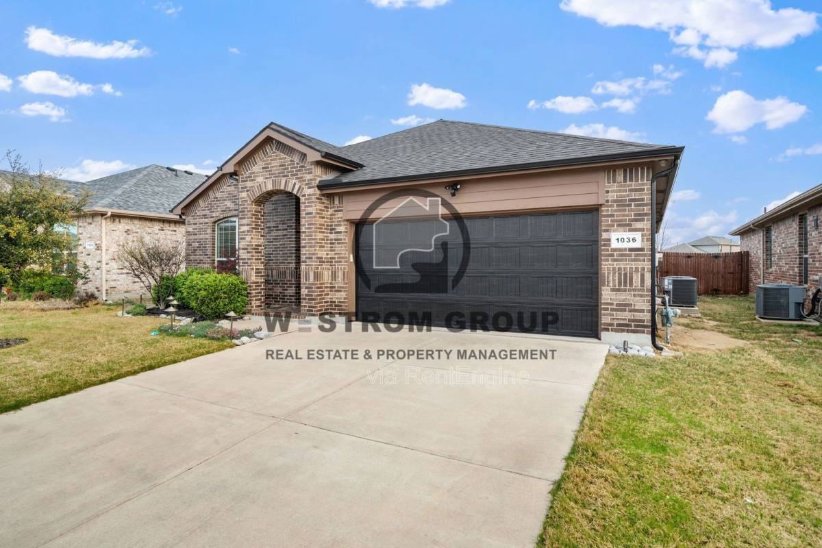 1036 Cushing Dr - Photo 3 of 9
