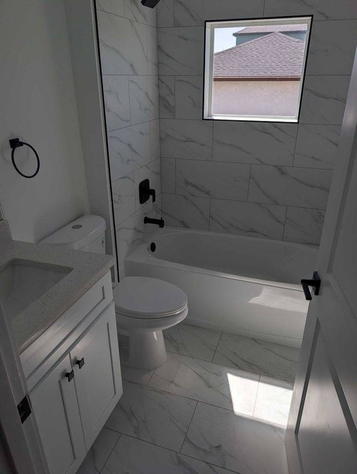 1423 Ne 12th Pl - Photo 3 of 9