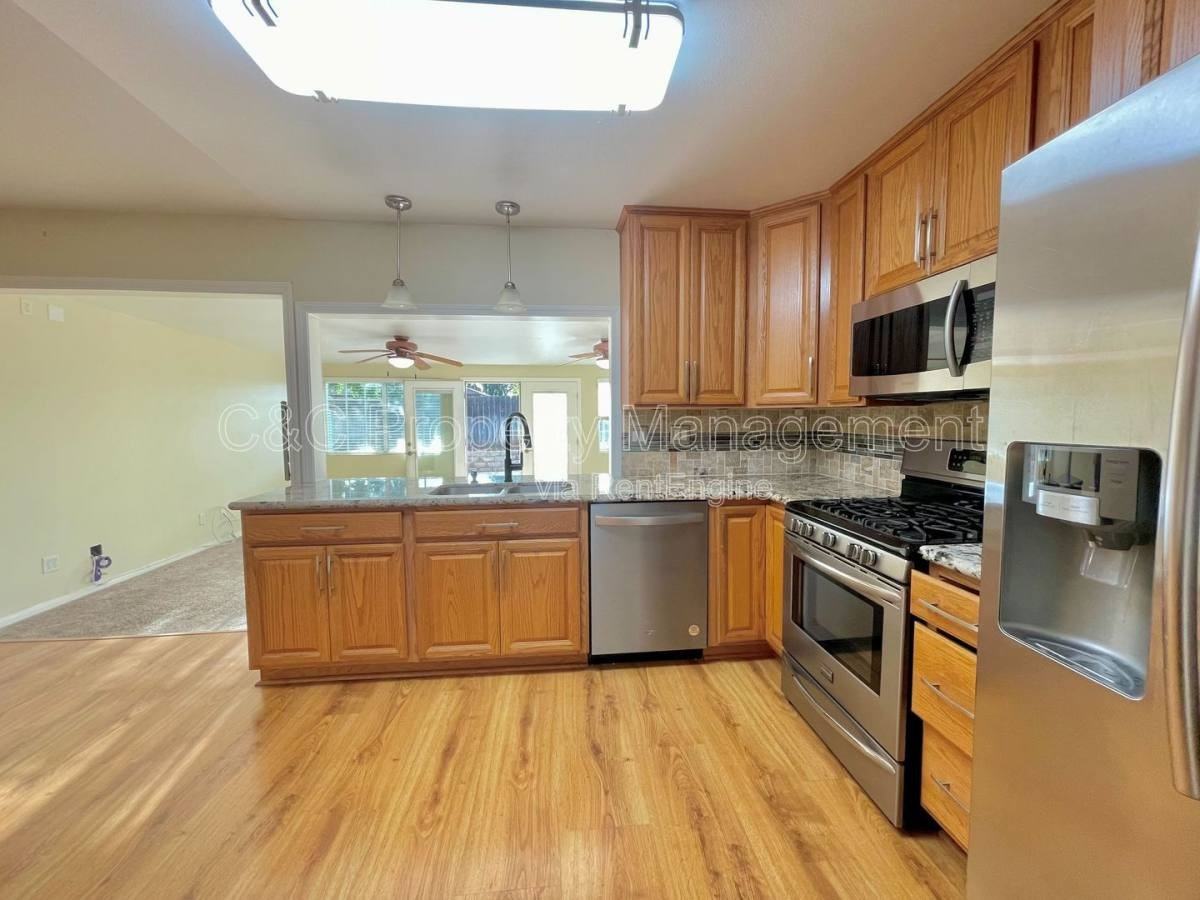 1726 Vulcan St - Photo 2 of 10