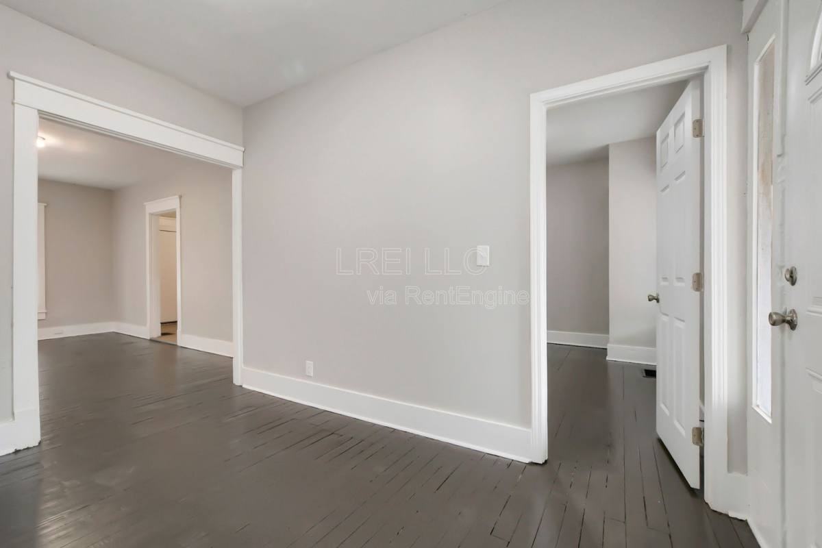 844 S 33rd St - Photo 2 of 10