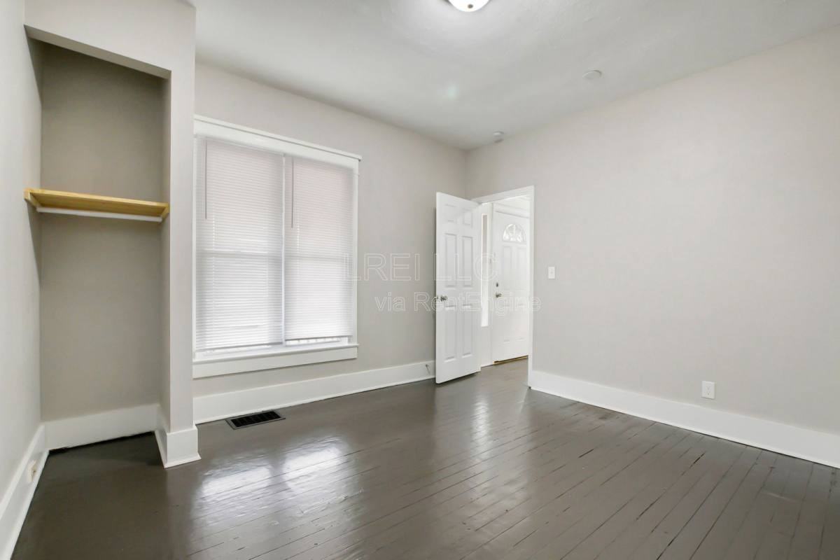 844 S 33rd St - Photo 3 of 10