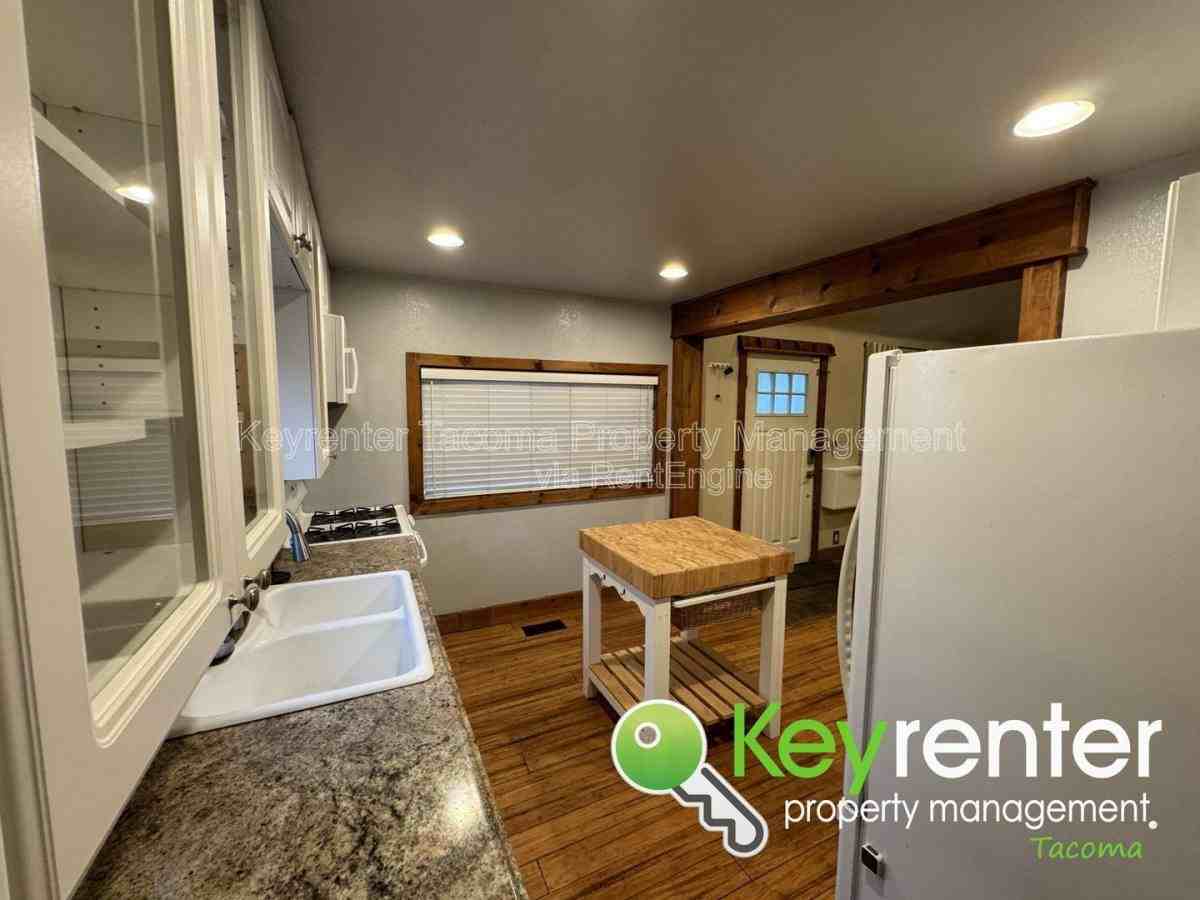 356 7th St Se - Photo 6 of 7