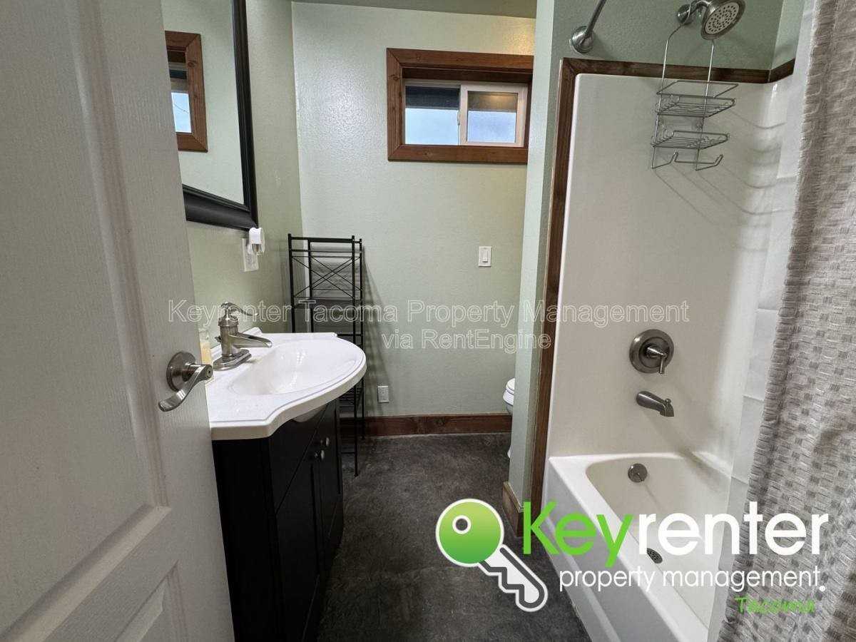 356 7th St Se - Photo 7 of 7