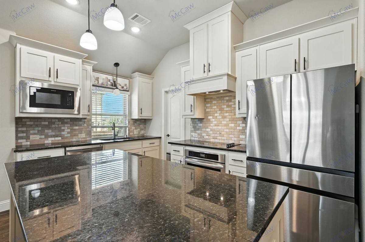 3829 Honey Grove Dr - Photo 3 of 10