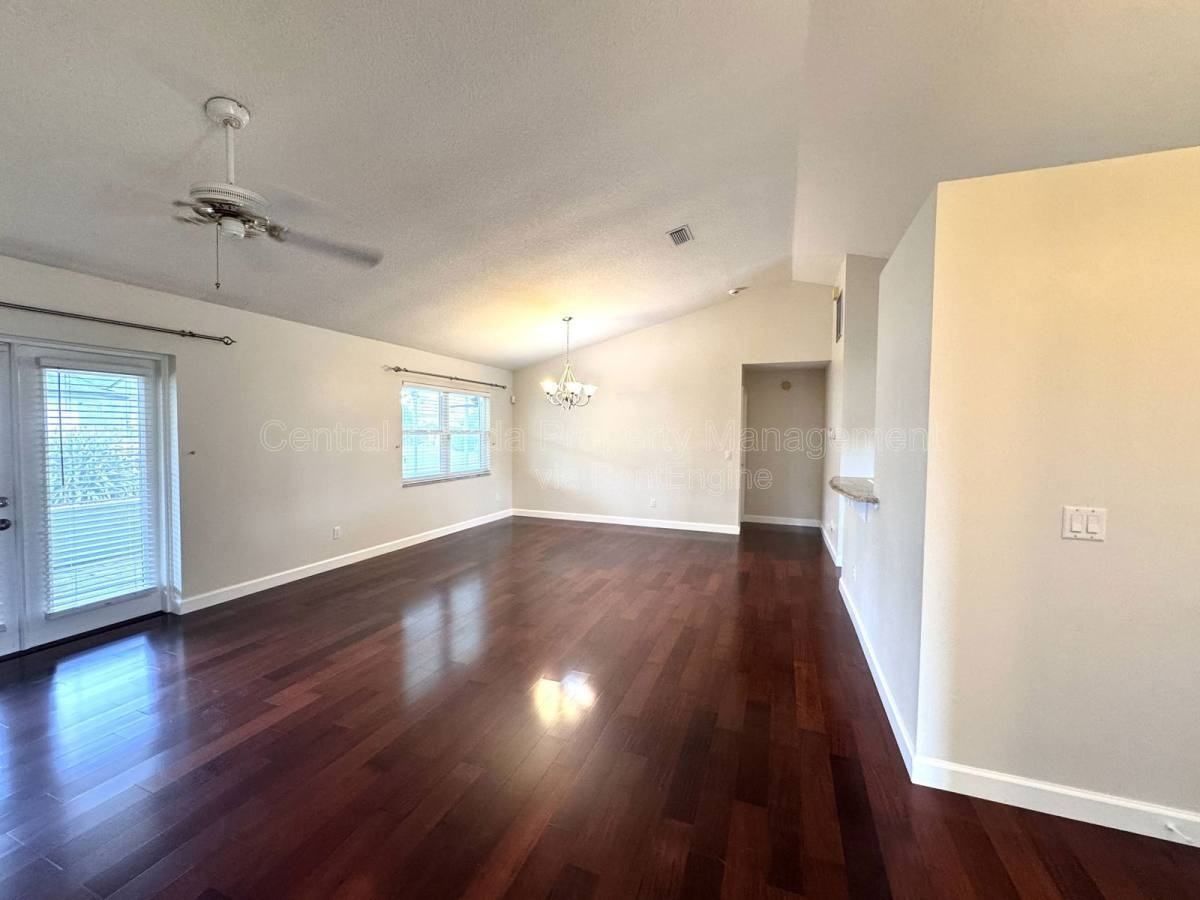 4818 Breezy Palms Ct - Photo 3 of 10