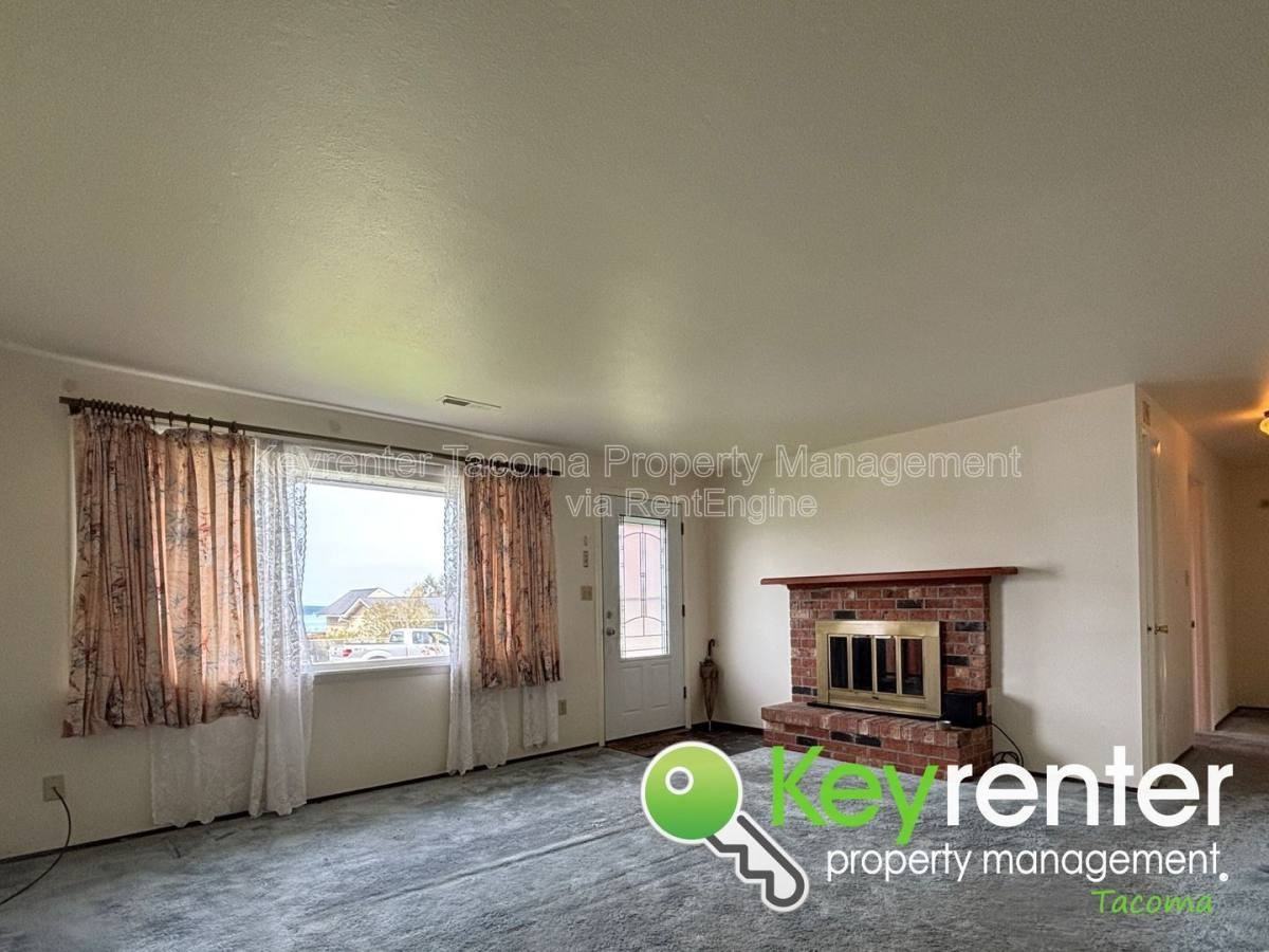 5124 N 48th St - Photo 2 of 9