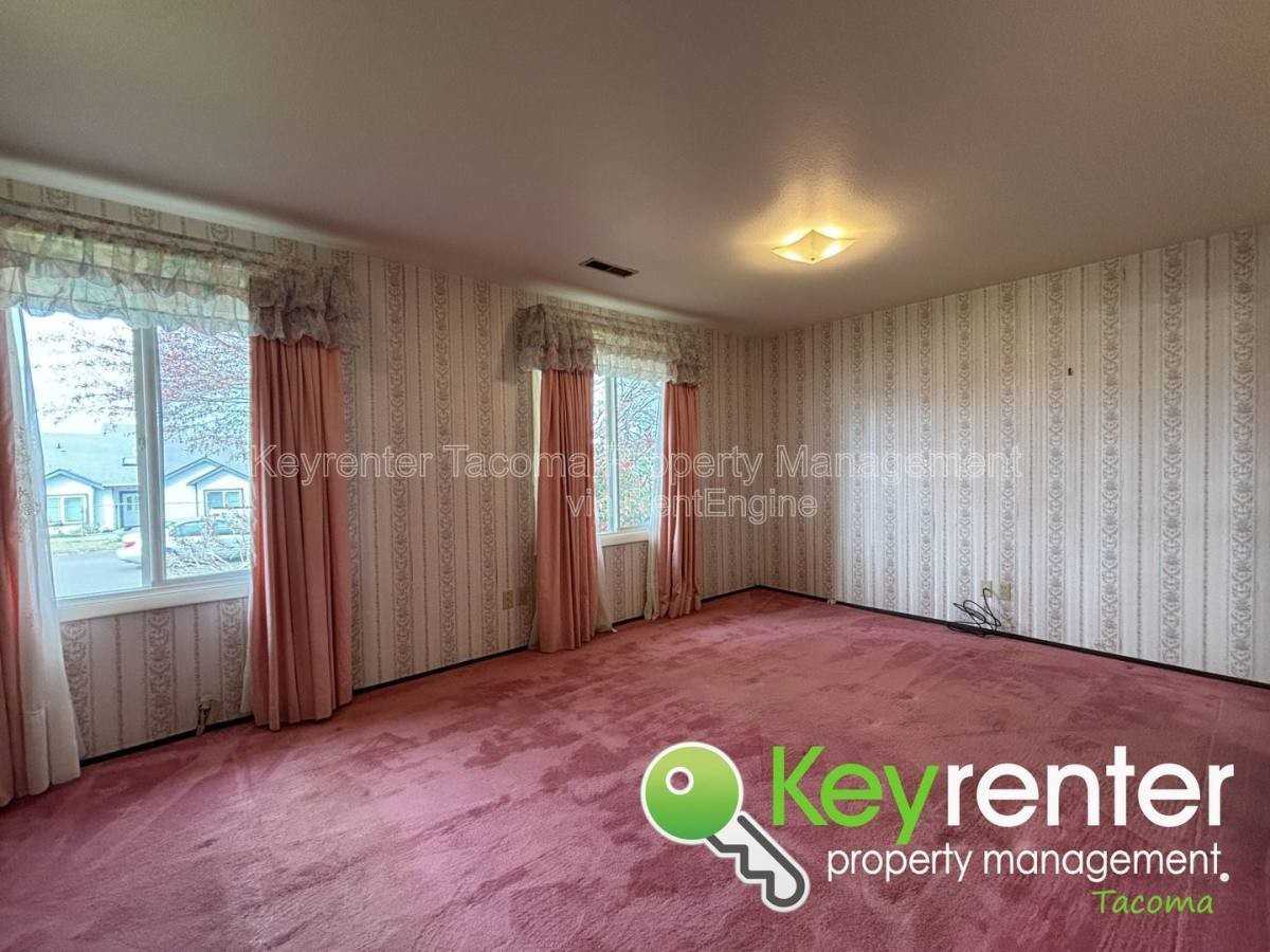 5124 N 48th St - Photo 3 of 9