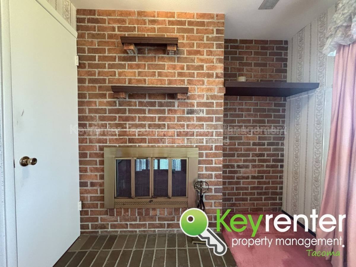 5124 N 48th St - Photo 5 of 9