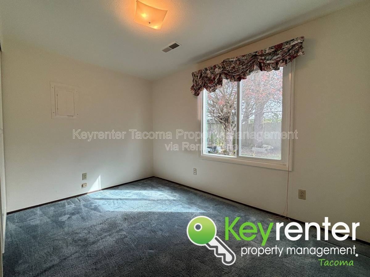 5124 N 48th St - Photo 6 of 9