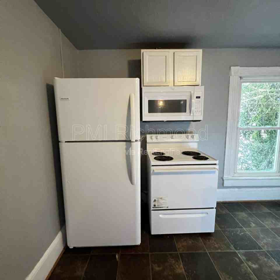 104 Lee Ave #B - Photo 7 of 10