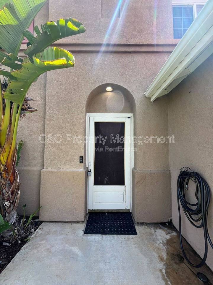 23306 Daisy Dr - Photo 2 of 10
