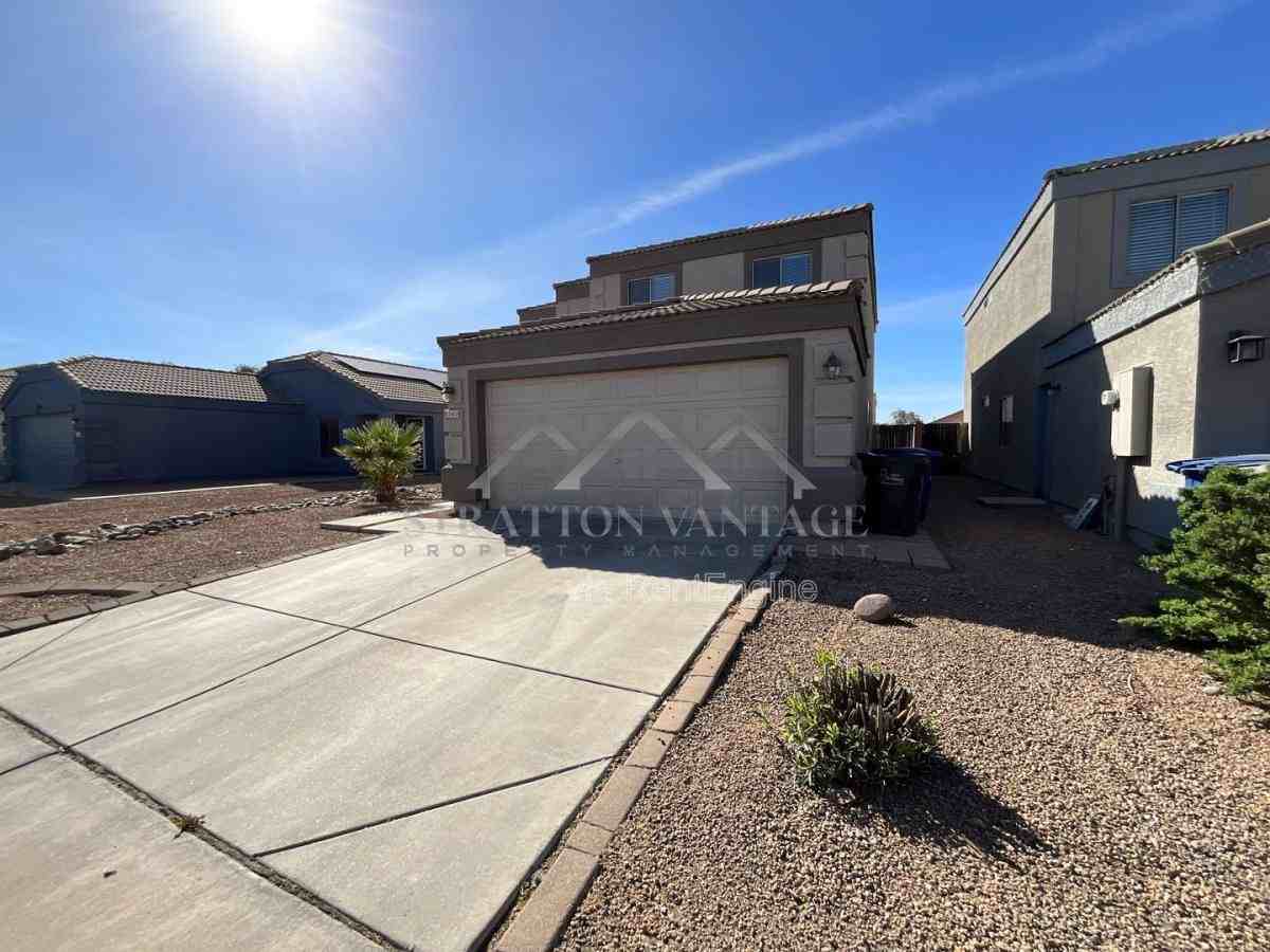 12405 W Scotts Dr - Photo 2 of 10